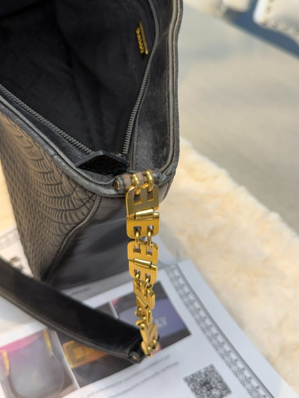 Bally Black Woven Leather Shoulder Bag Gold Hardware Authenticated - Picture 7 of 13